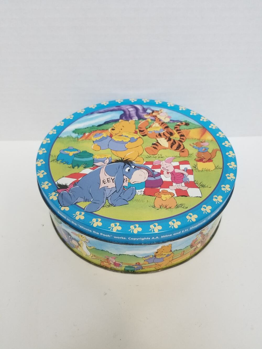 Disney Winnie The Pooh and Friends Metal Cookie Tin Piglet Tigger Eeyore Owl